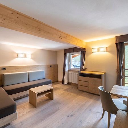 Design & Suite Hotel Ciarnadoi Vigo di Fassa Buitenkant foto