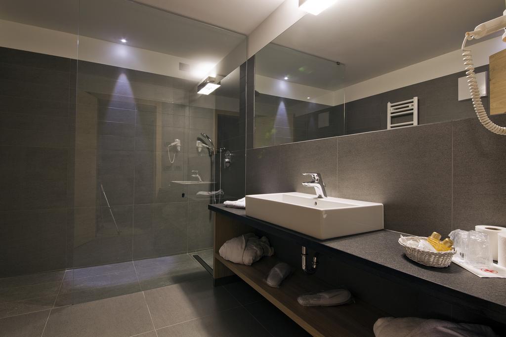 Design & Suite Hotel Ciarnadoi Vigo di Fassa Kamer foto
