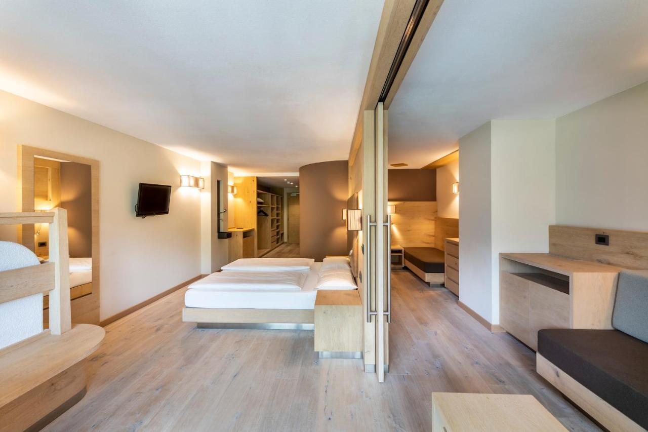 Design & Suite Hotel Ciarnadoi Vigo di Fassa Buitenkant foto