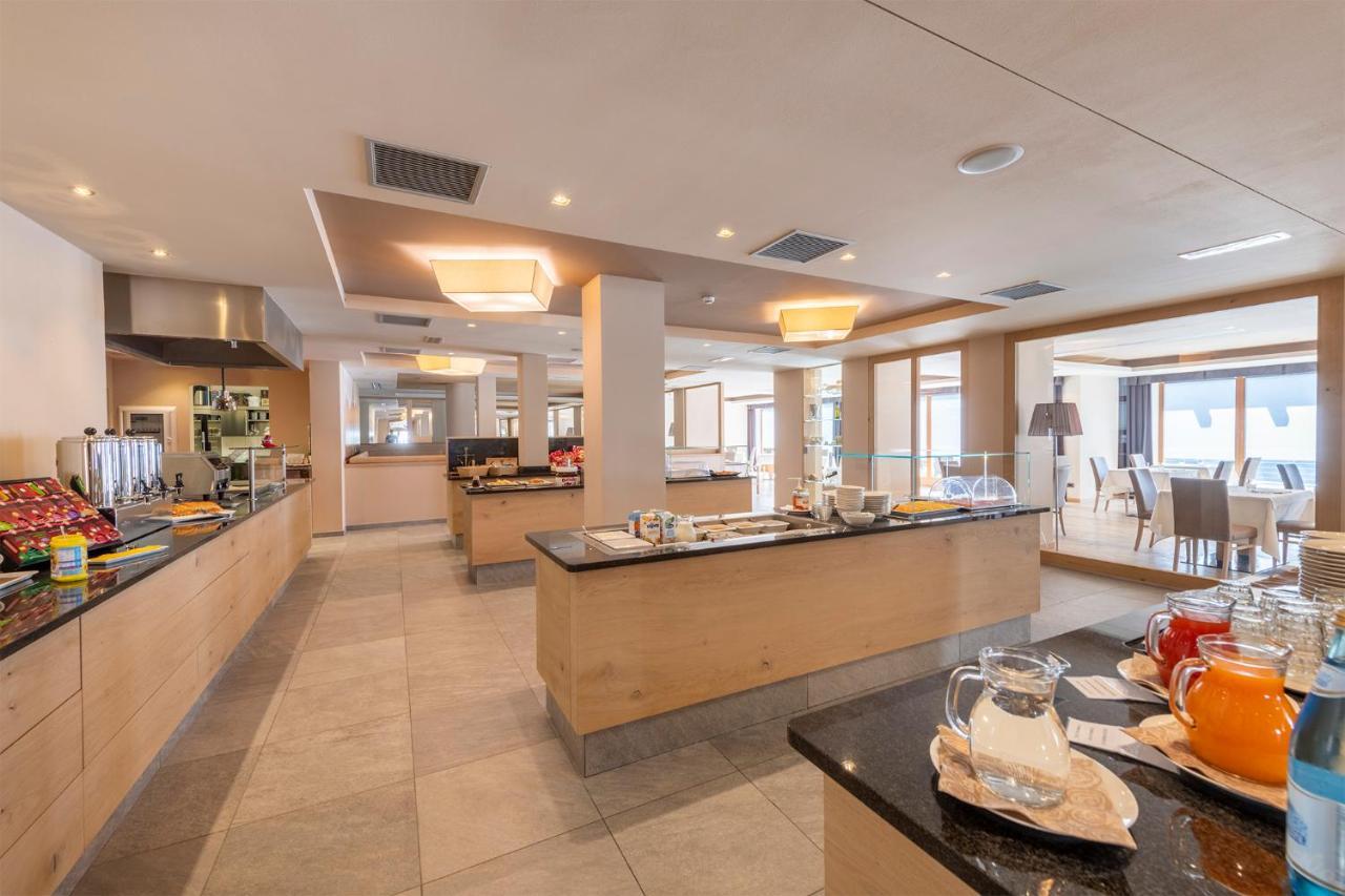 Design & Suite Hotel Ciarnadoi Vigo di Fassa Buitenkant foto
