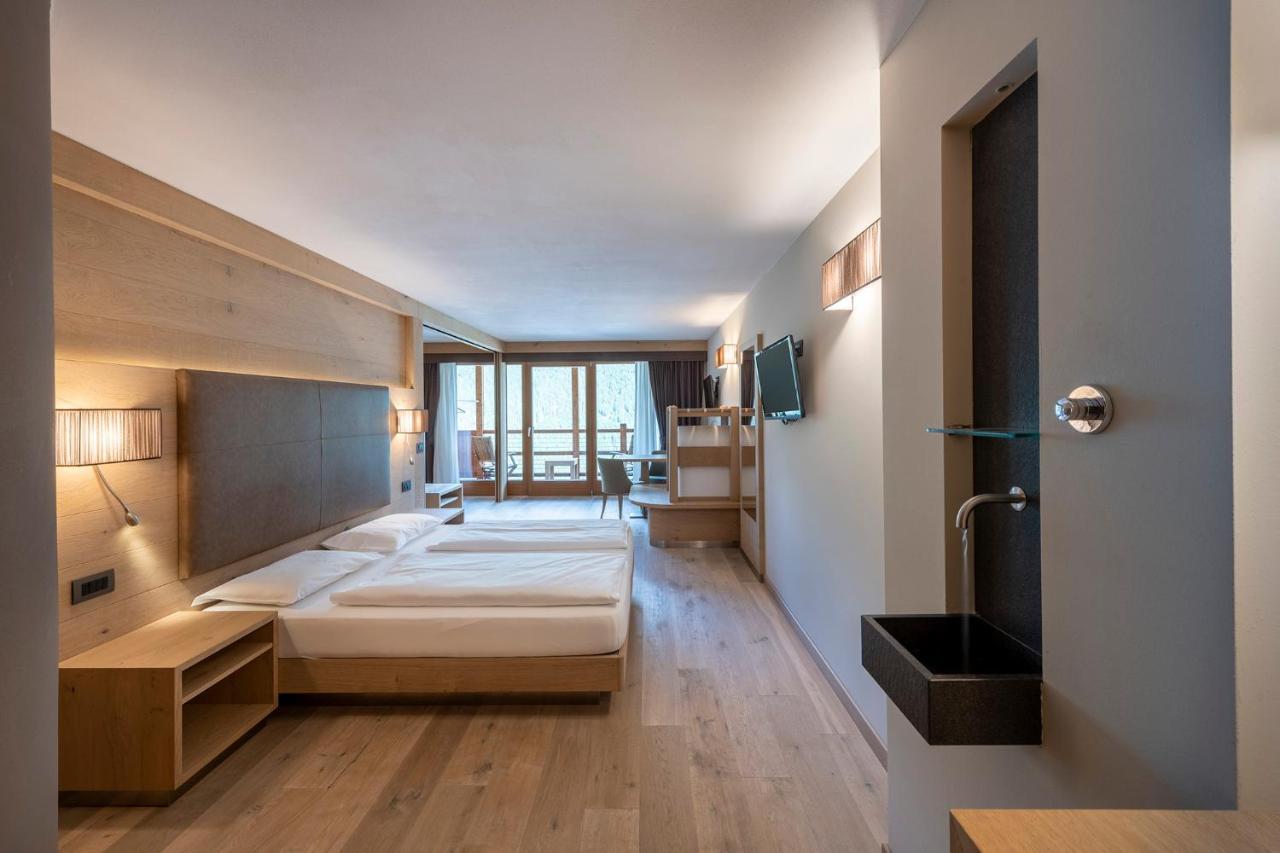 Design & Suite Hotel Ciarnadoi Vigo di Fassa Buitenkant foto