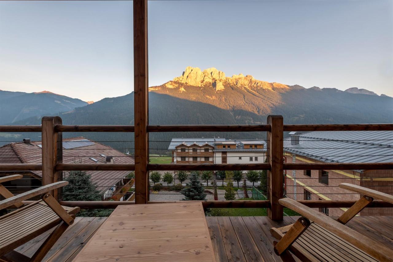 Design & Suite Hotel Ciarnadoi Vigo di Fassa Buitenkant foto