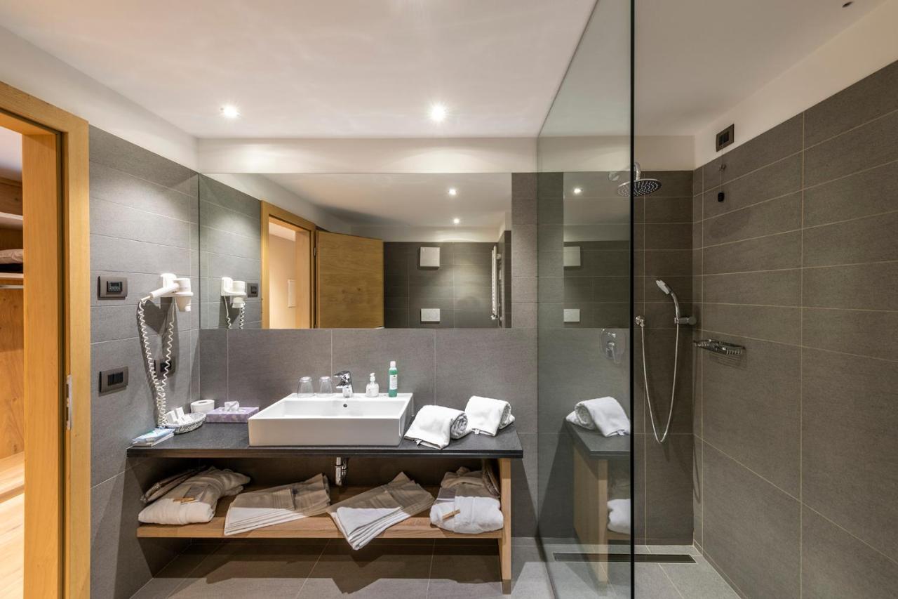 Design & Suite Hotel Ciarnadoi Vigo di Fassa Buitenkant foto