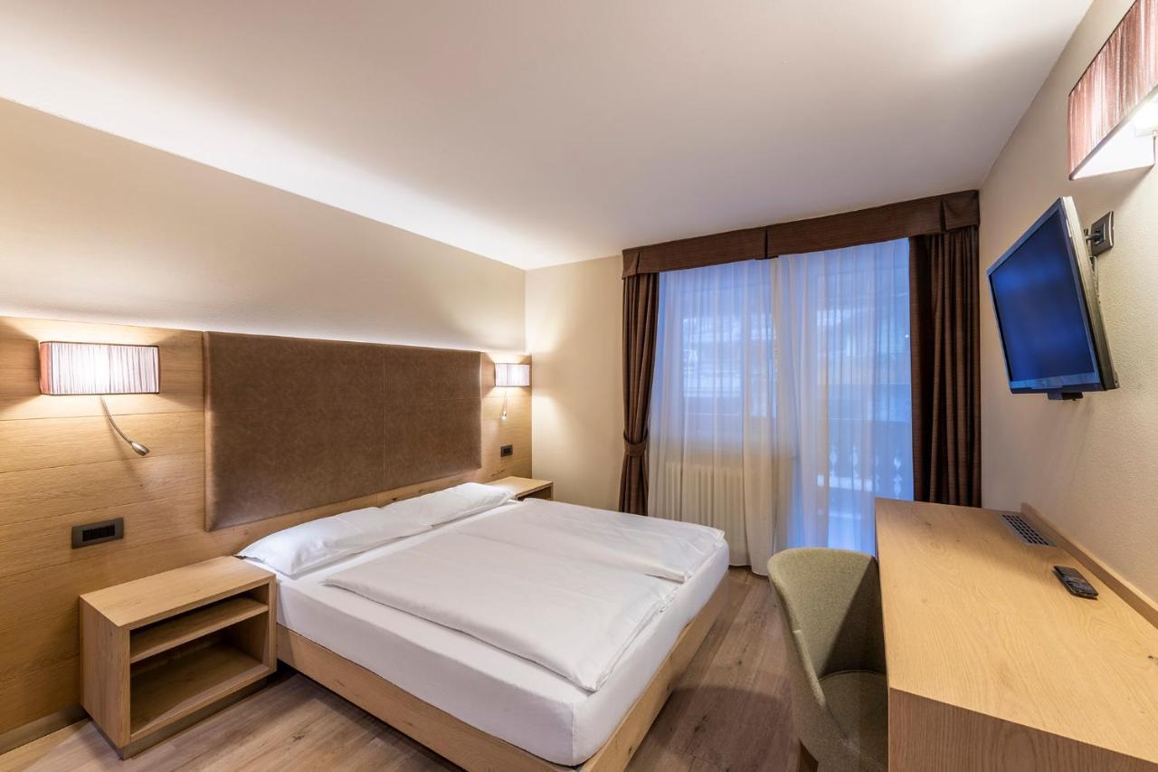 Design & Suite Hotel Ciarnadoi Vigo di Fassa Buitenkant foto