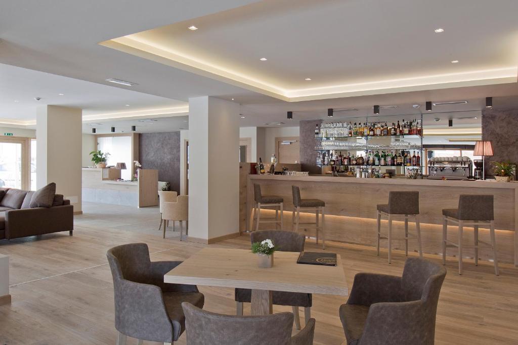 Design & Suite Hotel Ciarnadoi Vigo di Fassa Buitenkant foto